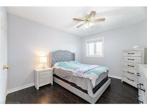 7565 Doverwood Drive, Mississauga, ON - Indoor Photo Showing Bedroom