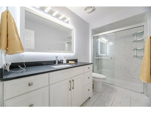 7565 Doverwood Drive, Mississauga, ON - Indoor Photo Showing Bathroom