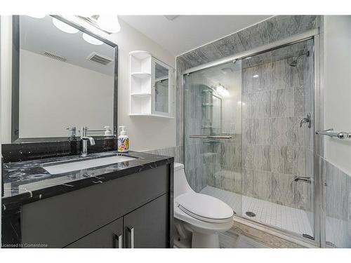 7565 Doverwood Drive, Mississauga, ON - Indoor Photo Showing Bathroom