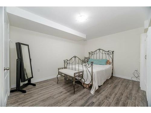 7565 Doverwood Drive, Mississauga, ON - Indoor Photo Showing Bedroom