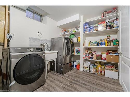 7565 Doverwood Drive, Mississauga, ON - Indoor Photo Showing Laundry Room