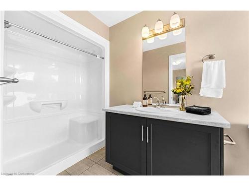 226 Louise St Street, Welland, ON - Indoor Photo Showing Bathroom