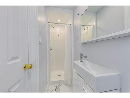 76 Gibb Street, Cambridge, ON - Indoor Photo Showing Bathroom