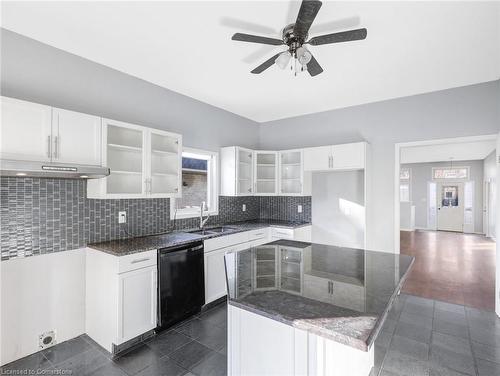 32 Donker Drive, St. Thomas, ON - Indoor Photo Showing Kitchen With Upgraded Kitchen