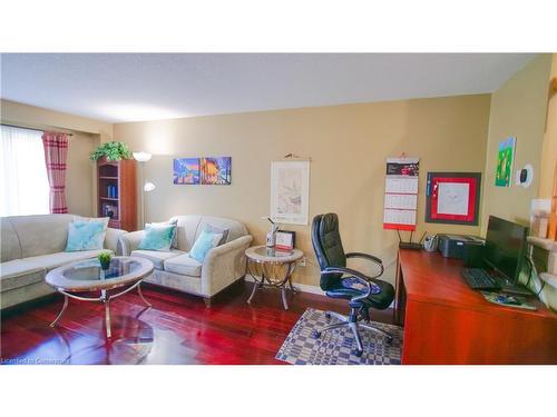 136 Hay Crescent, Cambridge, ON - Indoor Photo Showing Living Room