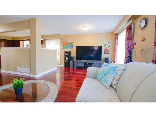 136 Hay Crescent, Cambridge, ON - Indoor Photo Showing Living Room