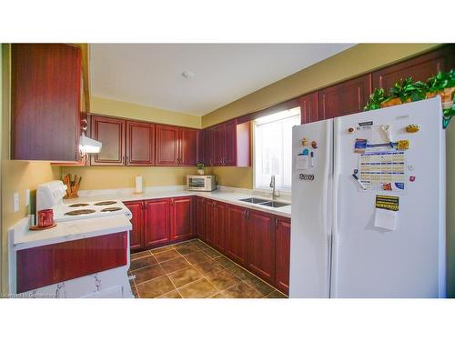 136 Hay Crescent, Cambridge, ON - Indoor Photo Showing Kitchen With Double Sink