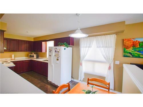 136 Hay Crescent, Cambridge, ON - Indoor Photo Showing Kitchen