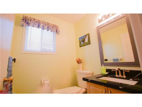 136 Hay Crescent, Cambridge, ON - Indoor Photo Showing Bathroom