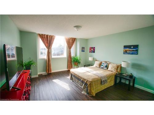 136 Hay Crescent, Cambridge, ON - Indoor Photo Showing Bedroom