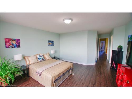 136 Hay Crescent, Cambridge, ON - Indoor Photo Showing Bedroom