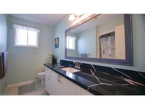 136 Hay Crescent, Cambridge, ON - Indoor Photo Showing Bathroom