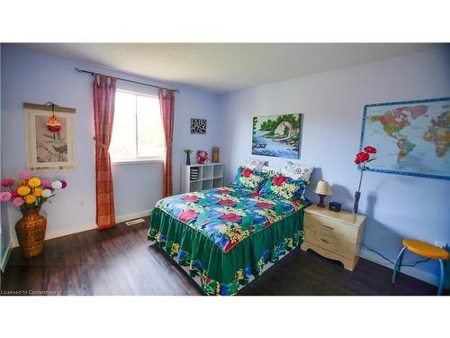 136 Hay Crescent, Cambridge, ON - Indoor Photo Showing Bedroom