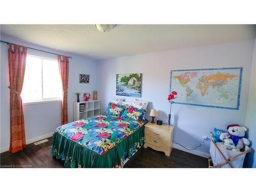 136 Hay Crescent, Cambridge, ON - Indoor Photo Showing Bedroom