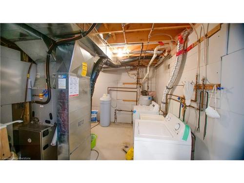 136 Hay Crescent, Cambridge, ON - Indoor Photo Showing Laundry Room