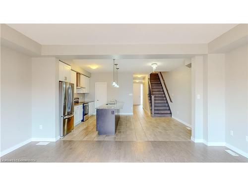 929 Robert Ferrie Drive, Kitchener, ON - Indoor Photo Showing Kitchen