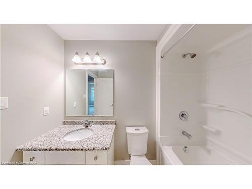 929 Robert Ferrie Drive, Kitchener, ON - Indoor Photo Showing Bathroom