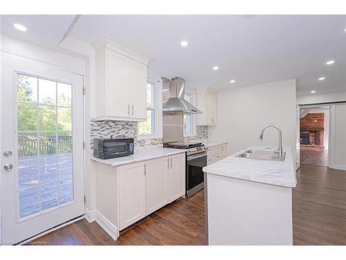 3907 Governors Road, Lynden, ON - Indoor Photo Showing Kitchen With Upgraded Kitchen