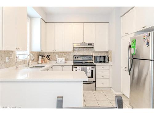 47 Glenashton Drive, Oakville, ON - Indoor Photo Showing Kitchen With Double Sink