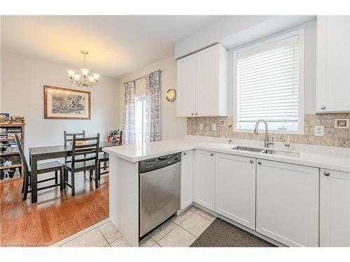 47 Glenashton Drive, Oakville, ON - Indoor Photo Showing Kitchen With Double Sink