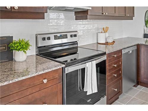 91 Melmar Street, Brampton, ON - Indoor Photo Showing Kitchen With Upgraded Kitchen