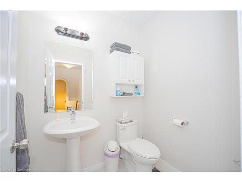 15 Eliza Avenue, Kitchener, ON - Indoor Photo Showing Bathroom