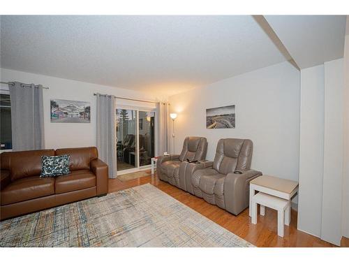 15 Eliza Avenue, Kitchener, ON - Indoor Photo Showing Living Room