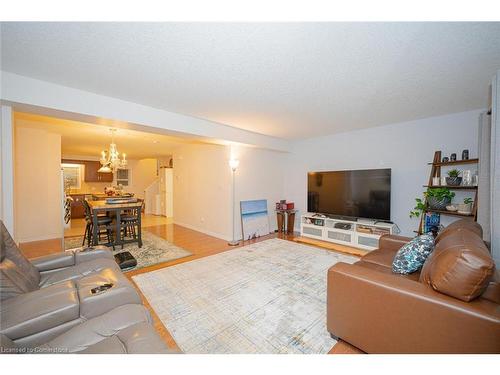 15 Eliza Avenue, Kitchener, ON - Indoor Photo Showing Living Room