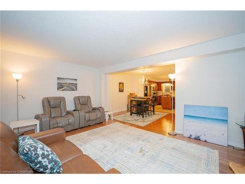 15 Eliza Avenue, Kitchener, ON - Indoor Photo Showing Living Room