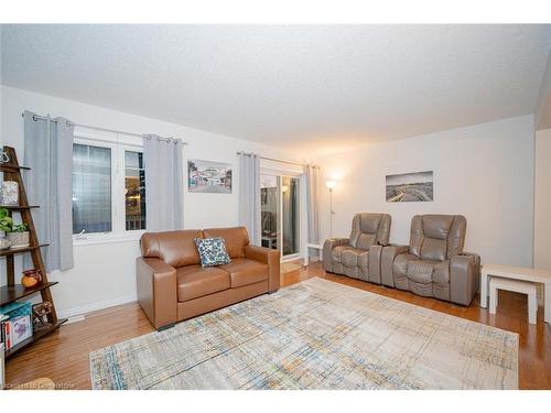 15 Eliza Avenue, Kitchener, ON - Indoor Photo Showing Living Room