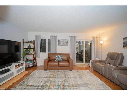 15 Eliza Avenue, Kitchener, ON - Indoor Photo Showing Living Room