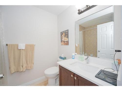 15 Eliza Avenue, Kitchener, ON - Indoor Photo Showing Bathroom