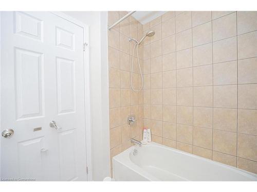 15 Eliza Avenue, Kitchener, ON - Indoor Photo Showing Bathroom