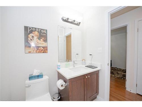 15 Eliza Avenue, Kitchener, ON - Indoor Photo Showing Bathroom