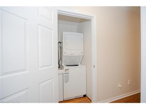 15 Eliza Avenue, Kitchener, ON - Indoor Photo Showing Laundry Room