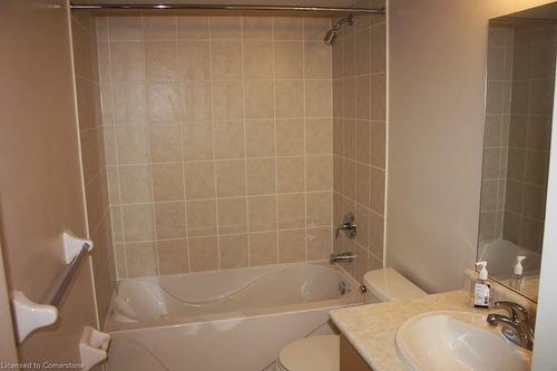 232-525 Wilson Avenue, Toronto, ON - Indoor Photo Showing Bathroom