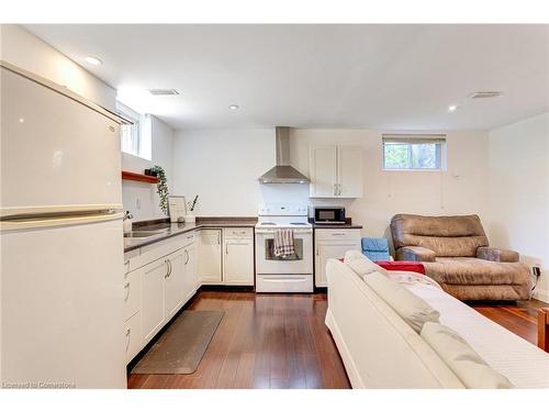 108 Corby Crescent, Brampton, ON - Indoor Photo Showing Kitchen