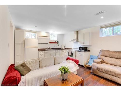 108 Corby Crescent, Brampton, ON - Indoor Photo Showing Living Room