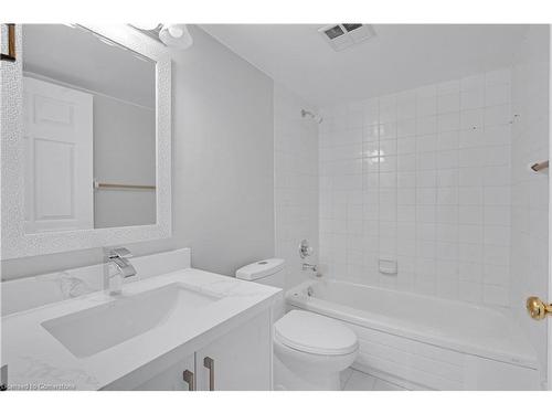 208-330 Rathburn Road W, Mississauga, ON - Indoor Photo Showing Bathroom