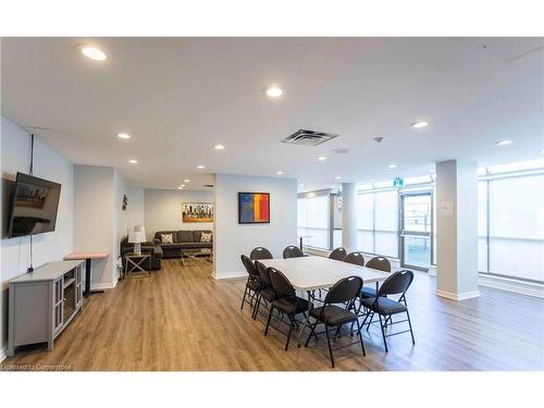 208-330 Rathburn Road W, Mississauga, ON - Indoor Photo Showing Dining Room