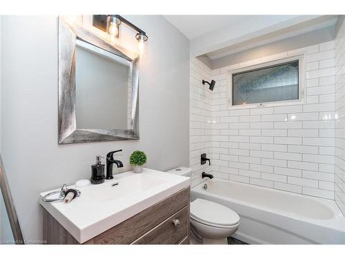 1163 Algonquin Boulevard, Peterborough, ON - Indoor Photo Showing Bathroom