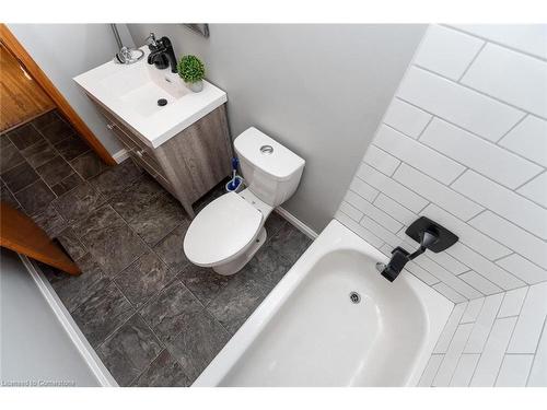 1163 Algonquin Boulevard, Peterborough, ON - Indoor Photo Showing Bathroom