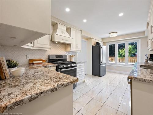 3 Borodino Court, Hamilton, ON - Indoor Photo Showing Kitchen