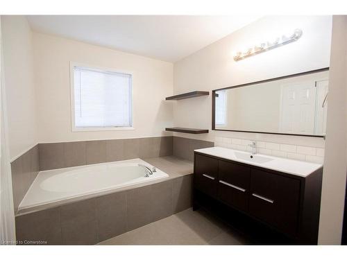 9 Queensland Crescent, Caledon, ON - Indoor Photo Showing Bathroom