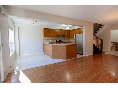 9 Queensland Crescent, Caledon, ON - Indoor Photo Showing Kitchen