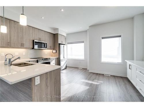 4-51 Sparrow Avenue, Cambridge, ON - Indoor Photo Showing Kitchen With Double Sink With Upgraded Kitchen