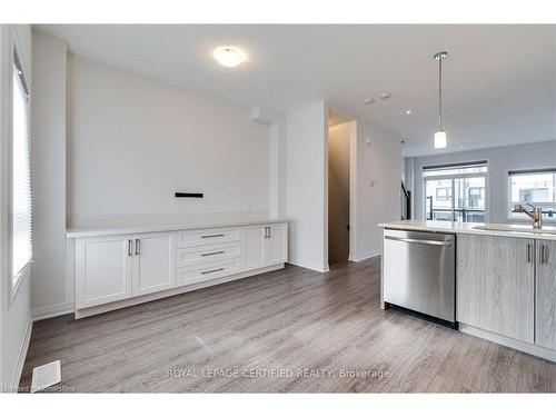 4-51 Sparrow Avenue, Cambridge, ON - Indoor Photo Showing Kitchen