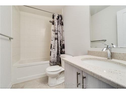 4-51 Sparrow Avenue, Cambridge, ON - Indoor Photo Showing Bathroom