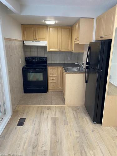 Lower-3635 Bluestream Crescent, Mississauga, ON - Indoor Photo Showing Kitchen