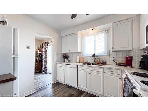 124 Romy Crescent, Thorold, ON - Indoor Photo Showing Kitchen With Double Sink